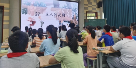 H:\随堂听课安排\教学视导(2021.9-  )\2021-2022学年\视导照片\6月 2021年入职语文教师\陈晶晶.jpg陈晶晶