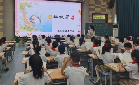 H:\随堂听课安排\教学视导(2021.9-  )\2021-2022学年\视导照片\6月 2021年入职语文教师\赵伟彤.jpg赵伟彤