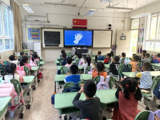 南京市翠屏山小学红十字会开展“爱国卫生月”宣传活动1