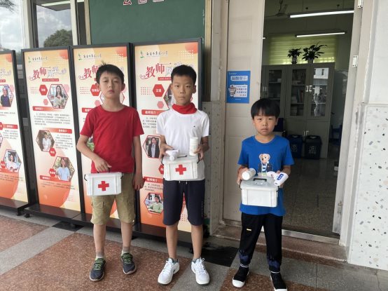 南京市翠屏山小学红十字会召开“小药箱管理员培训会”2