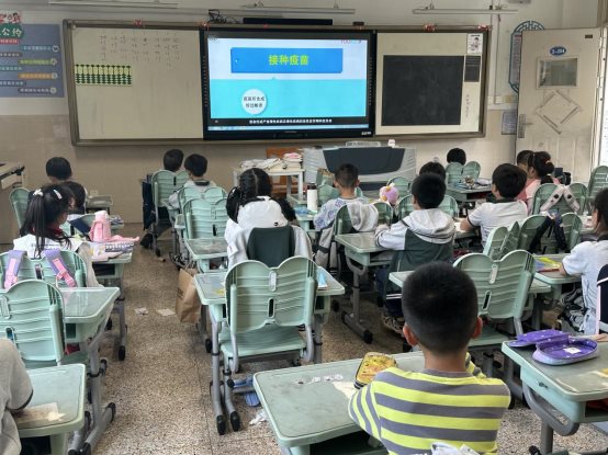 南京市翠屏山小学开展“全国儿童预防接种日”宣传活动2