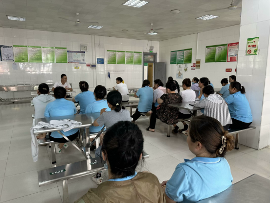 南京市翠屏山小学红十字会开展“学生营养日”宣传活动1