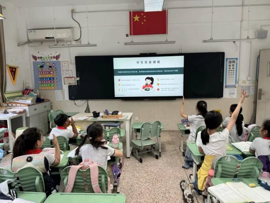 南京市翠屏山小学红十字会开展“学生营养日”宣传活动3