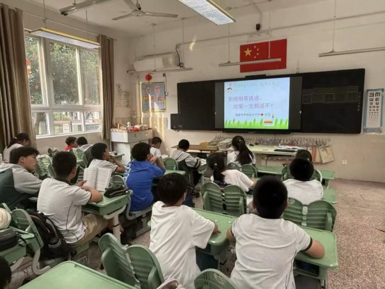南京市翠屏山小学红十字会开展“世界无烟日”宣传活动1