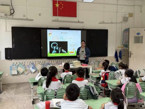 南京市翠屏山小学红十字会开展“世界无烟日”宣传活动2