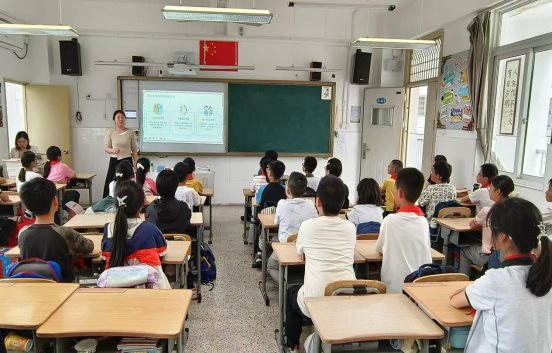 南京市翠屏山小学红十字会开展“青春期教育”宣传活动2