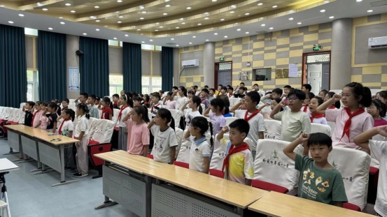 南京市翠屏山红十字会举行“红十字新会员入会仪式”2